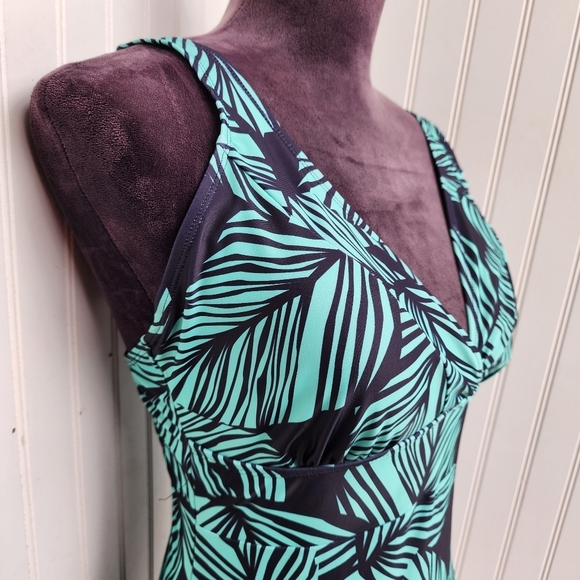 $60 NWT NOON SWIM Women's Halter 1 Piece Swimming Suit Green Leaf V- NECK Sz 18 - Picture 3 of 13